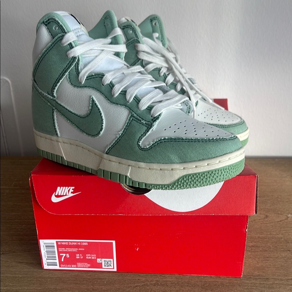 Nike Dunk High Sneakers in Green and White